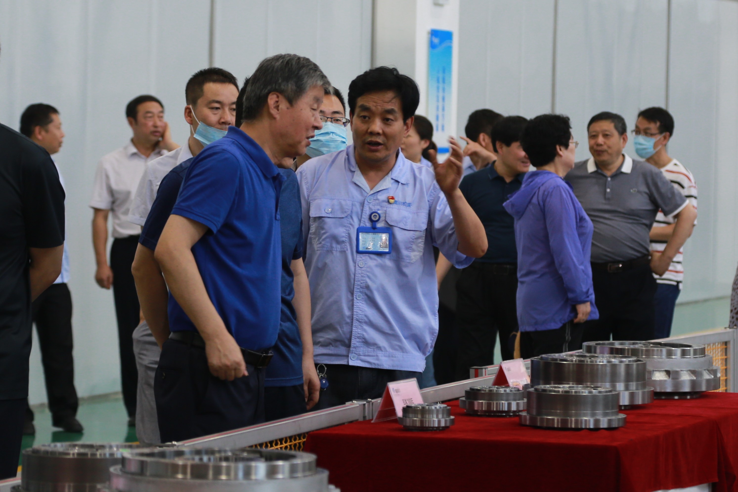 咸陽市政協主席汪文展一行蒞臨秦川集團專題調研