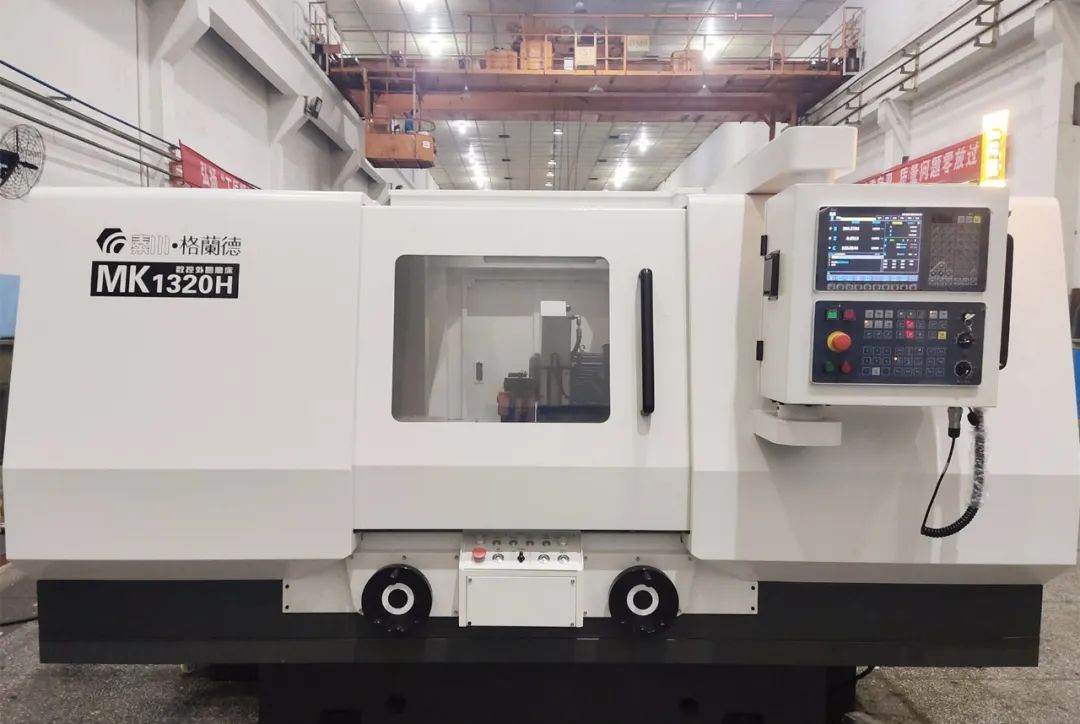 【秦川格蘭德】加快新品研發 “手自一體”特色磨床亮相市場