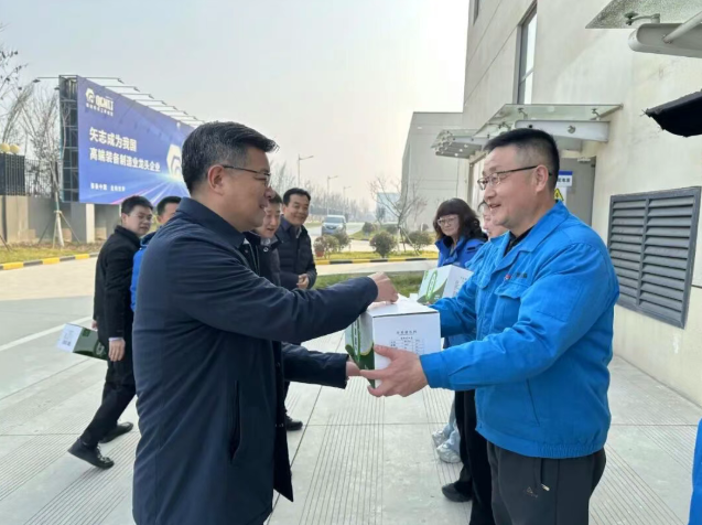 【集團資訊】馬旭耀等集團領導大年初一慰問值班員工